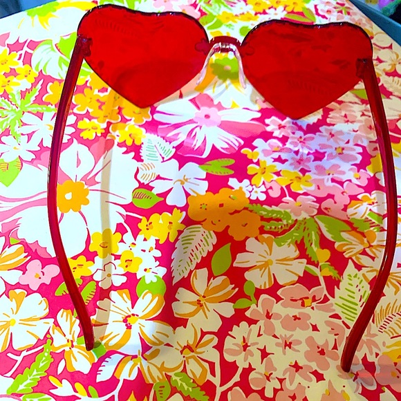 Rare set of 2 Heart Shaped Sunglasses. 1 Pink💖1Red❤️ - Picture 4 of 6